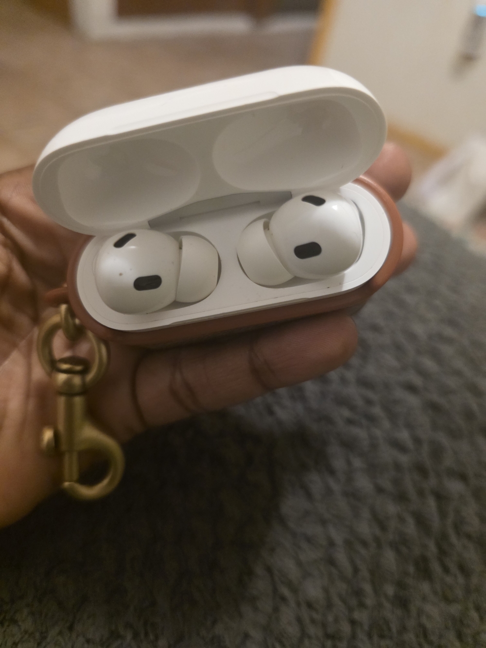 Wireless Earbuds with Coach Protective Case — White Earbuds